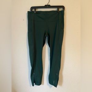 Athleta Ultimate Run 7/8 Tight - size L